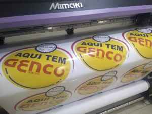 Plotagem de adesivos